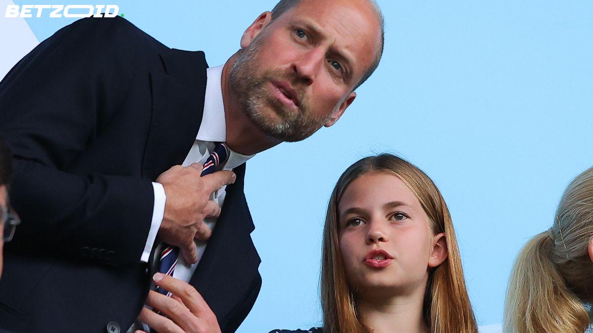 Prinssi William toi Charlottelle lahjan Saudi-Arabian naisten jalkapallovierailulta